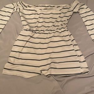 Cute striped romper worn 1 time suggested if your 5’5 or below